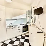Apartamento Casa Siry - In Centro E A 350 M Dalle Spiagge Di Torre San Giovanni